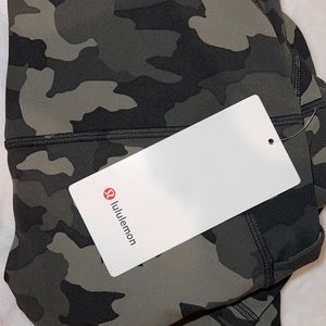 New with tag LULULEMON ALIGN HR pant 25” Size 12 HCMO